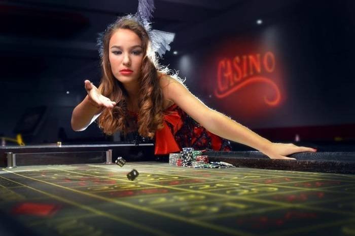 Giao diện chơi cá cược bóng đá và casino trên thiết bị di động với winvn